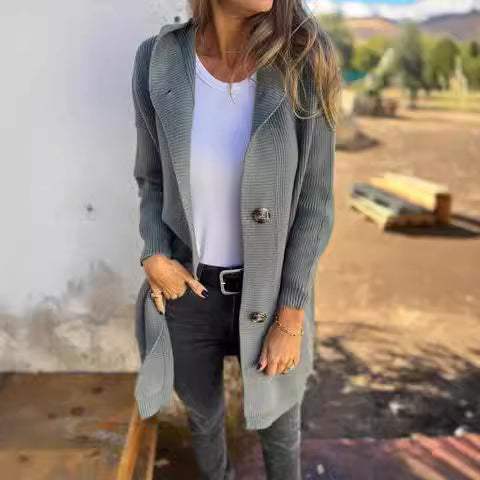 Damen Lange Strickjacke mit hochwertiger Rippstruktur und eleganten Knöpfen Heidi-Mode