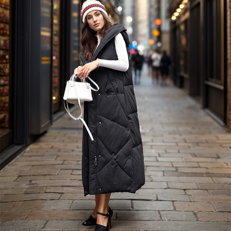 Damen gesteppte lange Weste mit isolierender Kapuze und praktischen Taschen Heidi-Mode