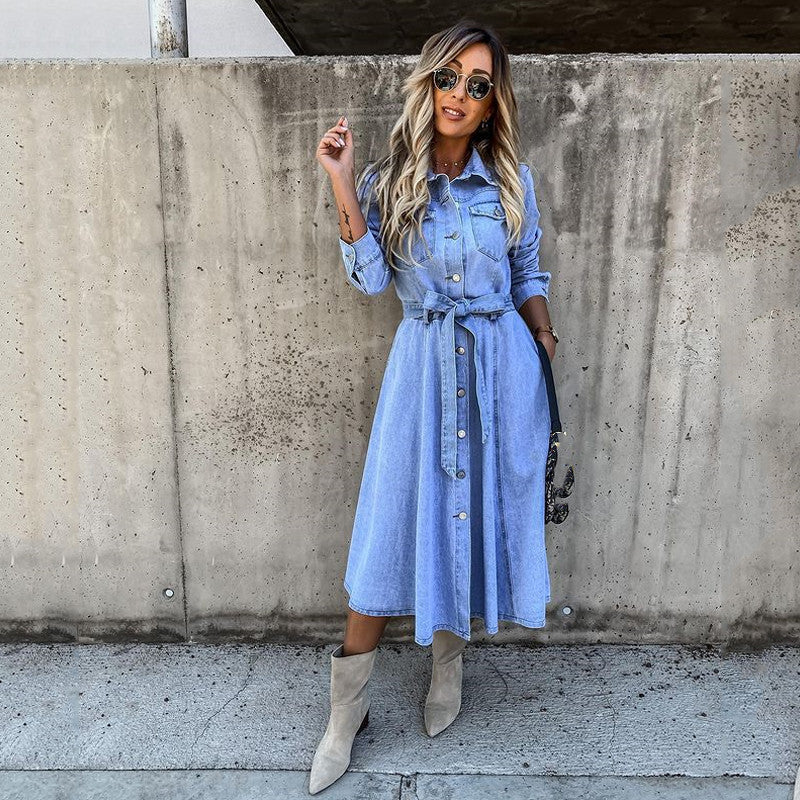 Denim-Midi-Kleid mit Klappentaschen und Gürtel