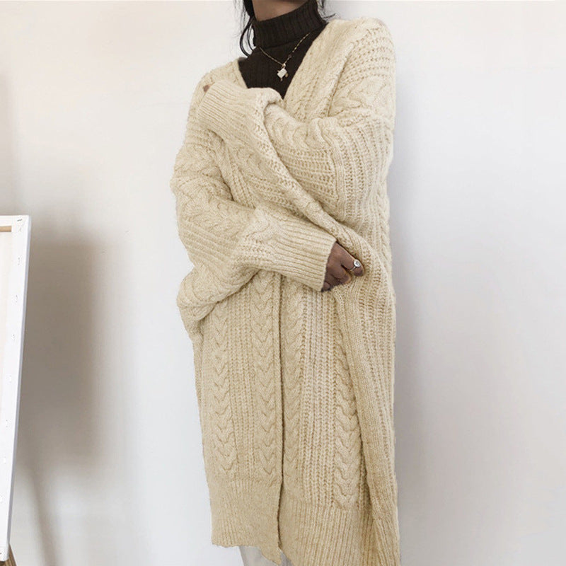 Damen Strickponcho mit tiefem V-Ausschnitt und trendigem Zopfmuster Heidi-Mode