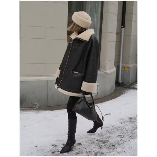 Damen Kunstlederjacke mit gemütlichem Teddyfutter und praktischen Taschen Heidi-Mode
