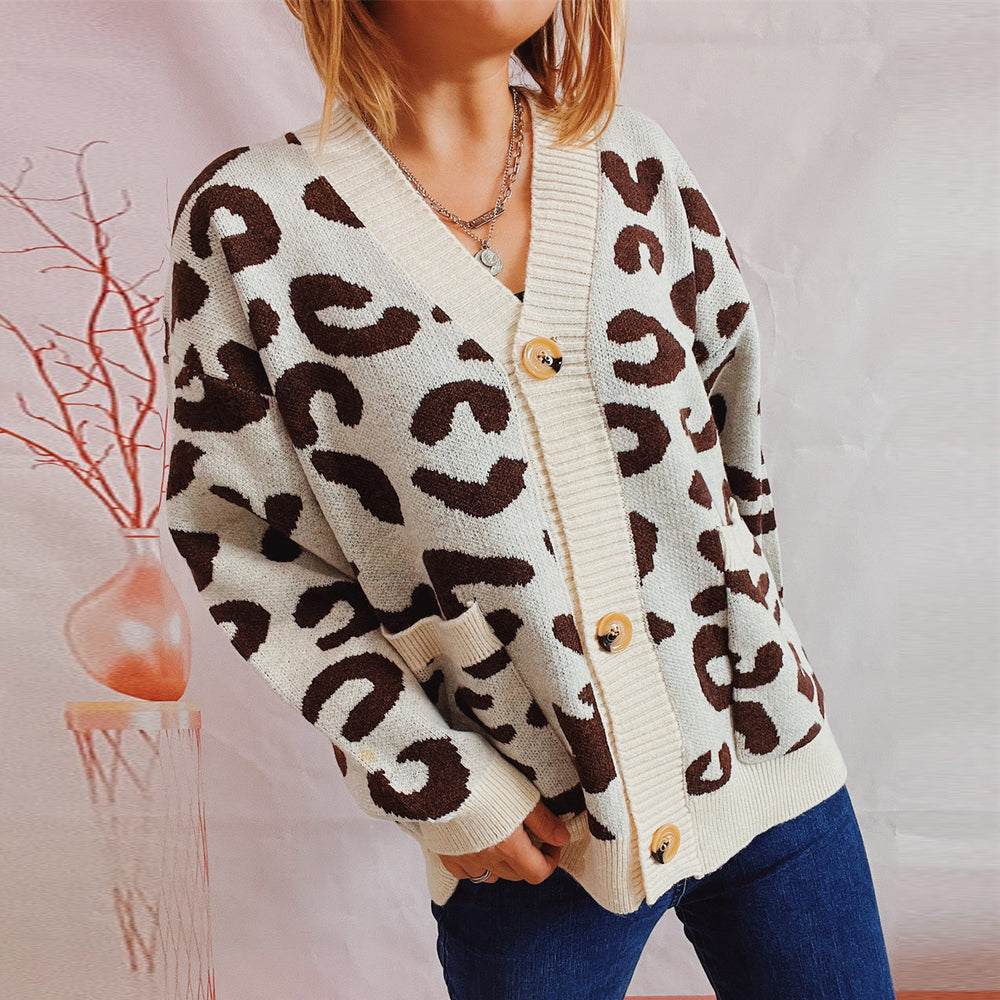 Damen grob gestrickte Cardigan mit tierischem Leopardenmuster und Knopfdetails Heidi-Mode