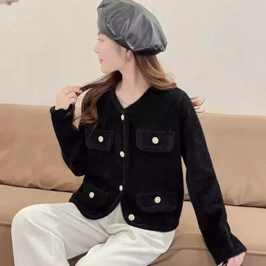 Damen Flauschiger Cardigan mit dekorativen Knopfdetails und praktischen Taschen Heidi-Mode