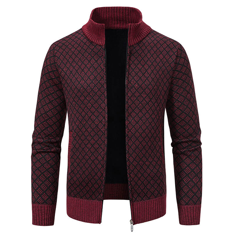 Herren Strickjacke mit modernem Zopfmuster und hohem Kragen Heidi-Mode