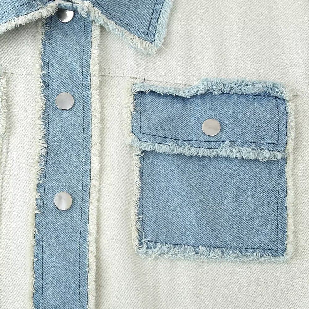 Damen cropped Denimjacke mit kontrastierenden Taschen und fransigem Saum Heidi-Mode
