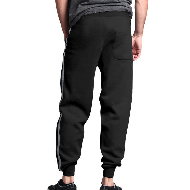 Herren sportliche Jogginghose mit seitlichen Kontraststreifen und elastischem Bund Heidi-Mode
