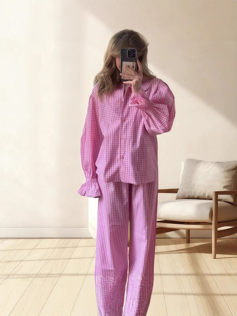 Damen Schlafanzug Set mit einem modernen Karo-Muster und voluminösen Ärmeln Heidi-Mode