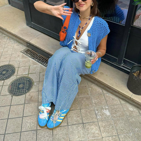 Damen Strickweste mit knopfverzierter Front und Taschen Heidi-Mode