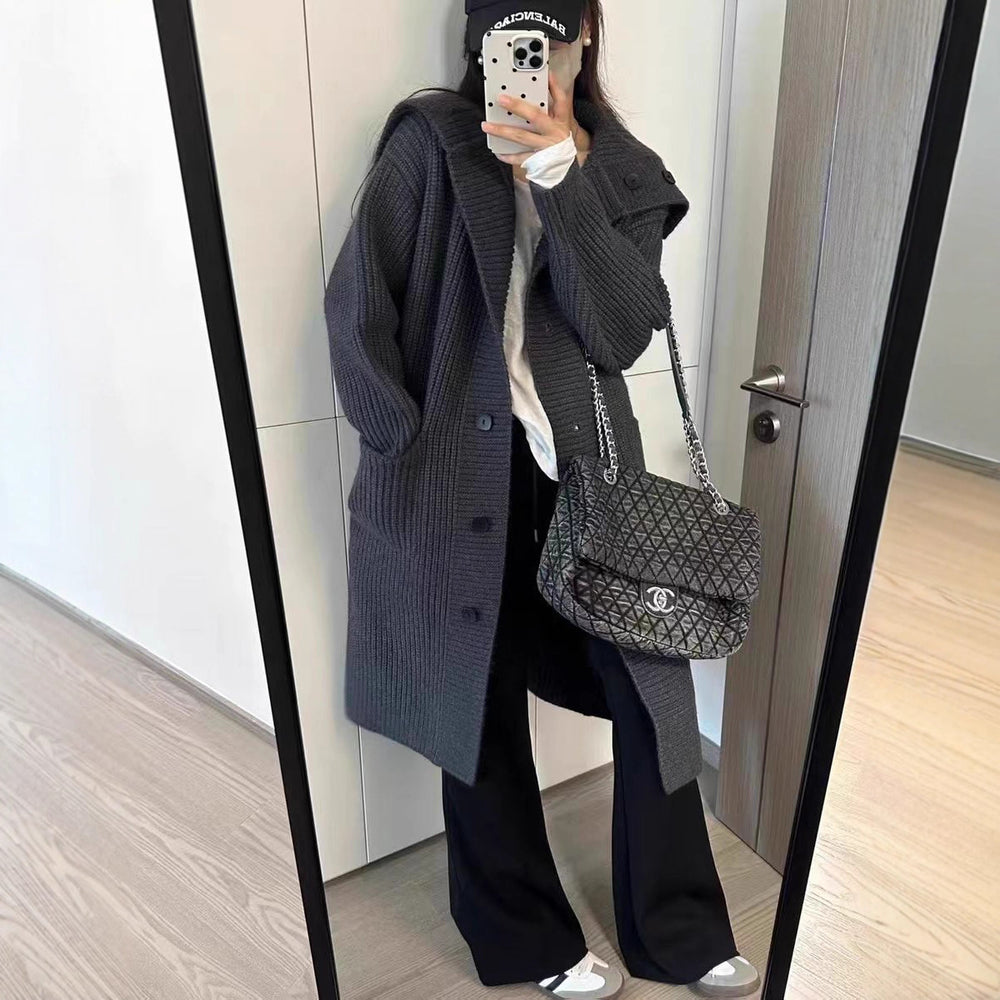 Damen Grobstrickjacke mit voluminösem Schnitt und dekorativen Knöpfen Heidi-Mode