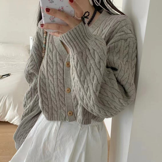 Damen kuscheliger Strickcardigan mit V-Ausschnitt und großen Knöpfen Heidi-Mode