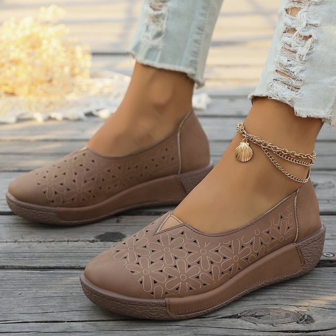 Damen Slipper mit dekorativem Blumenmuster und rutschfester Sohle Heidi-Mode