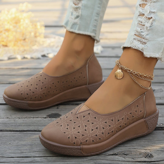 Damen Slipper mit dekorativem Blumenmuster und rutschfester Sohle Heidi-Mode