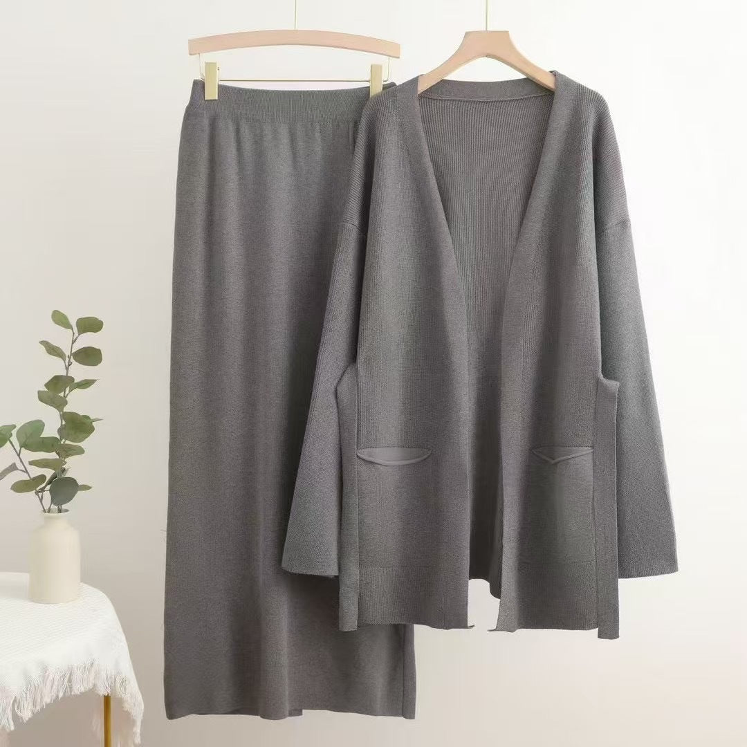 Damen lässiges Strickensemble mit tiefem V-Ausschnitt und praktischen Taschen Heidi-Mode