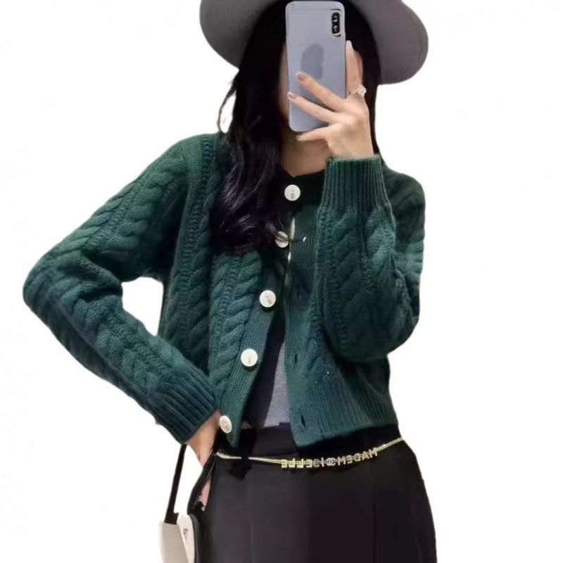 Damen Grobstrickjacke mit dekorativen Knöpfen und speziellem Zopfmuster Heidi-Mode