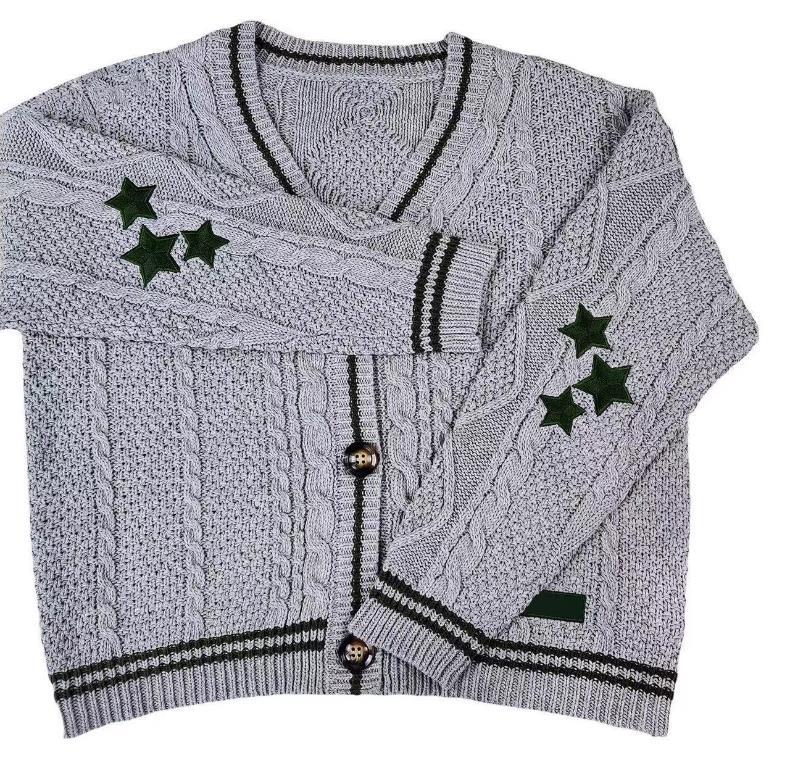 Damen Grobstrickjacke mit Sternen-Details und dekorativen Knöpfen Heidi-Mode
