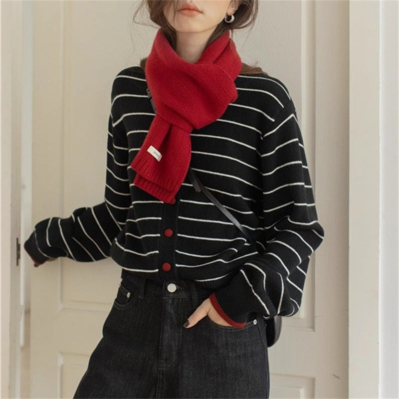 Damen gemütlicher Strickcardigan mit jugendlichem Streifenmuster und praktischem Knopfverschluss Heidi-Mode