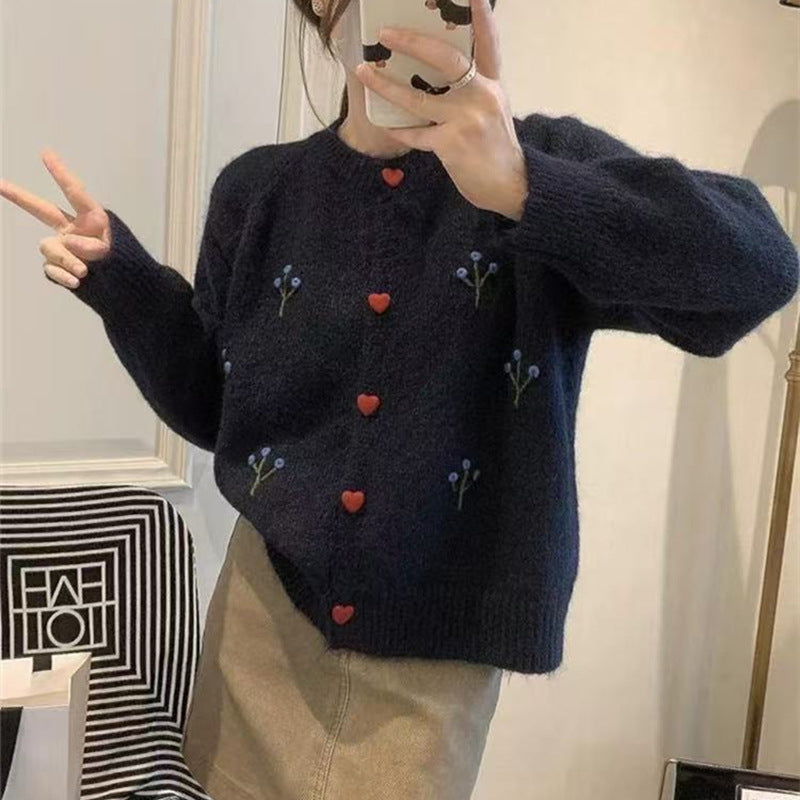 Damen kuscheliger Strickjacke mit Herzen und Blumenstickerei Heidi-Mode