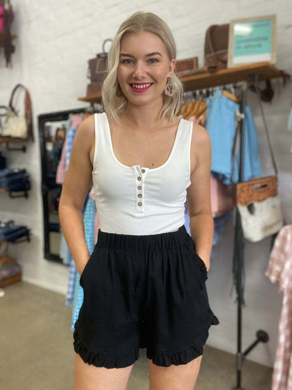 Damen Freizeitshorts mit Rüschendetails und praktischen Taschen Heidi-Mode