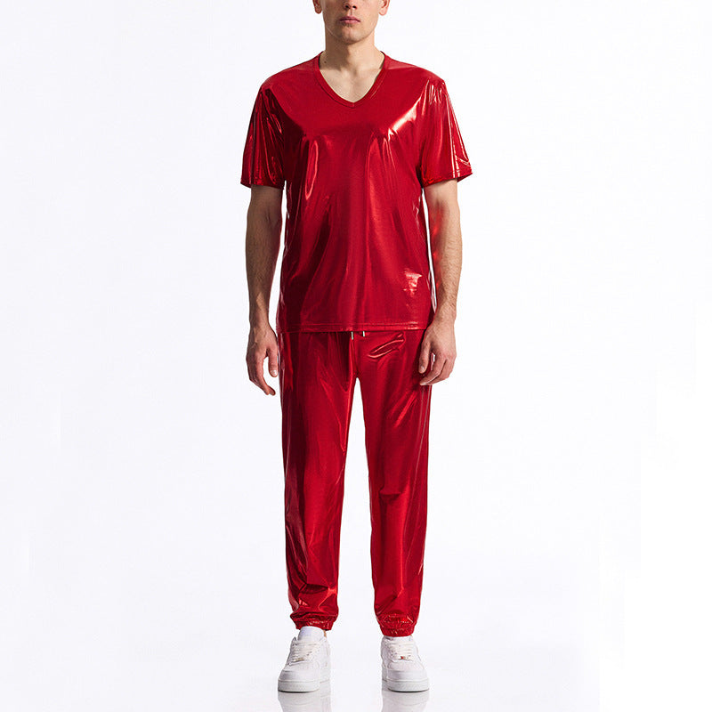 Herren Sportliches Set aus glänzendem Material mit V-Ausschnitt Heidi-Mode