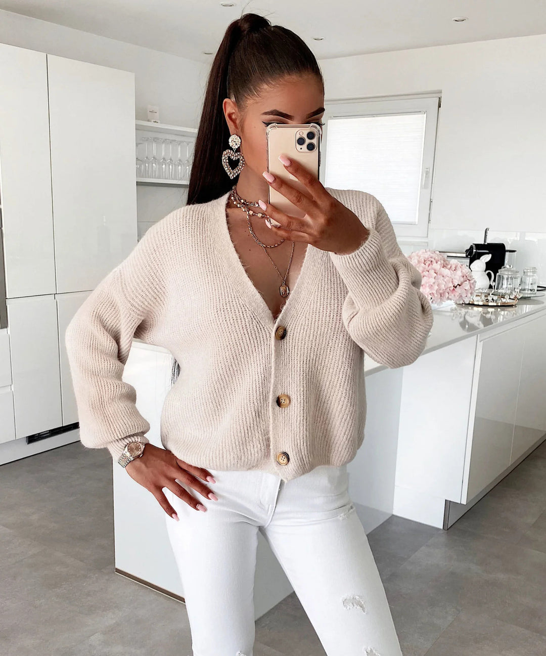 Damen Strickjacke mit voluminösen Ärmeln und hochwertigen Holzknöpfen Heidi-Mode