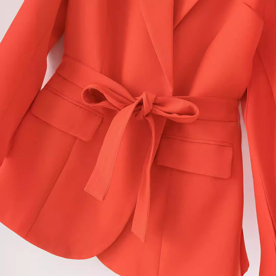 Damen Blazerjacke mit tailliertem Schnitt und Gürteldetail Heidi-Mode