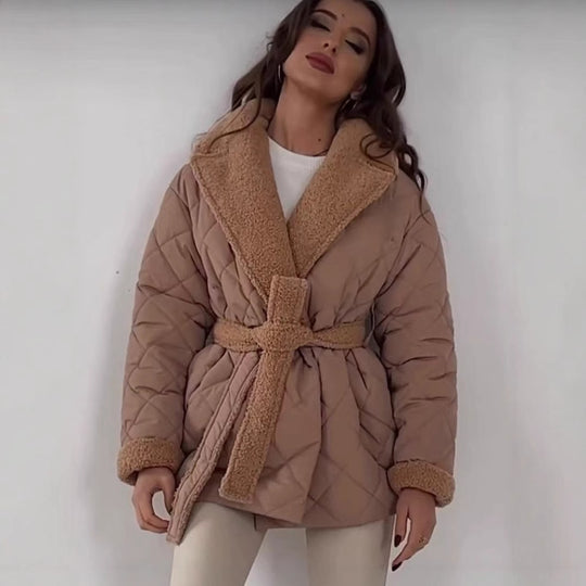 Damen gesteppte Fleecejacke mit Gürtel und großem Kragen Heidi-Mode