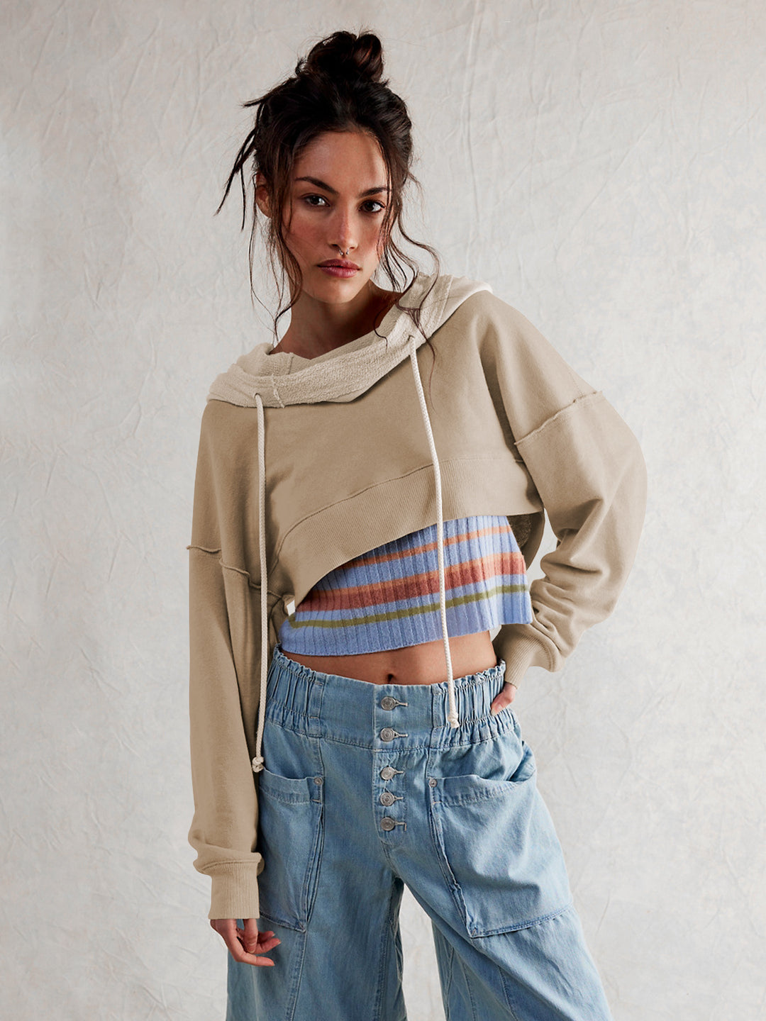 Damen cropped Sweatshirt mit lässigem Schnitt und Kängurutasche Heidi-Mode