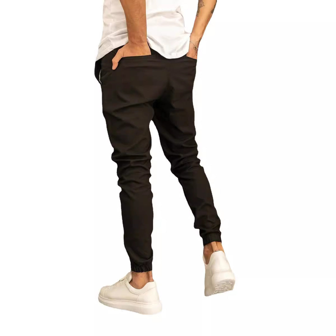Herren Slim-Fit Jogginghose mit elastischem Bund und praktischen Seitenklapptaschen Heidi-Mode