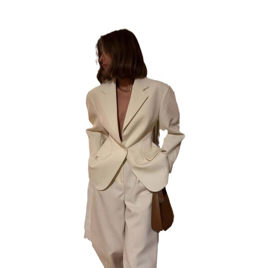 Damen eleganter Blazeranzug mit tailliertem Schnitt und praktischen Taschen Heidi-Mode