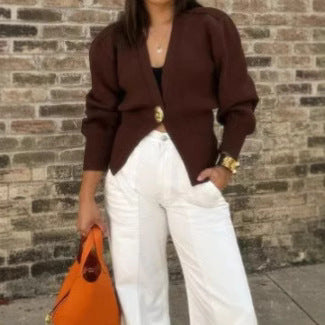 Damen Eleganter und lässiger Cardigan mit tiefem Ausschnitt und Schmuckknopf Heidi-Mode