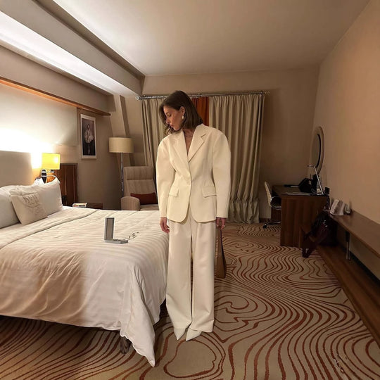 Damen elegante Blazerjacke mit taillierter Passform und modernen Details Heidi-Mode