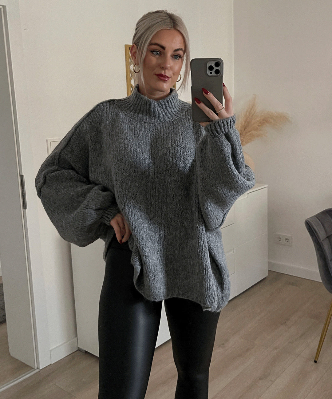 Damen lässiger Oversize Pullover mit hohen Ärmeln und unkonventionellem Schnitt Heidi-Mode