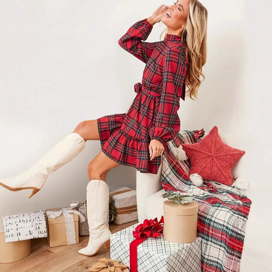 Damen verspieltes Karokleid mit voluminösem Rock und Rüschendetails Heidi-Mode