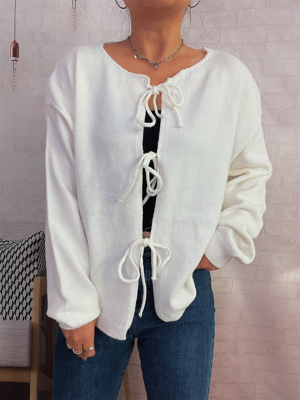 Damen Strickjacke mit dekorativem Schnürdesign und weitem Schnitt Heidi-Mode