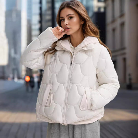 Damen modische gepolsterte Jacke mit abnehmbarer Kapuze und praktischen Taschen Heidi-Mode