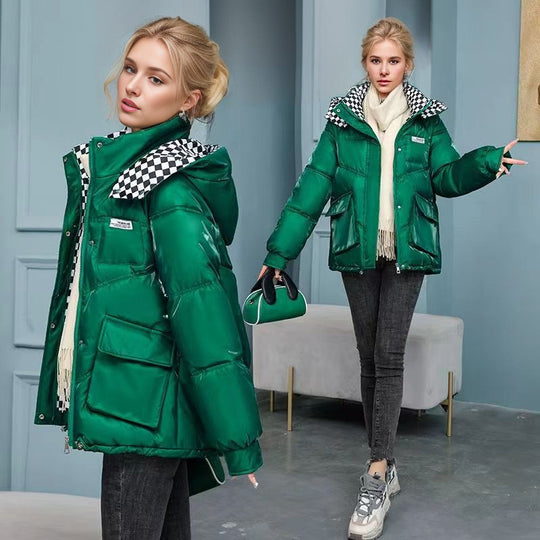 Damen modische glänzende Steppjacke mit hochschließendem Kragen und praktischen Taschen Heidi-Mode
