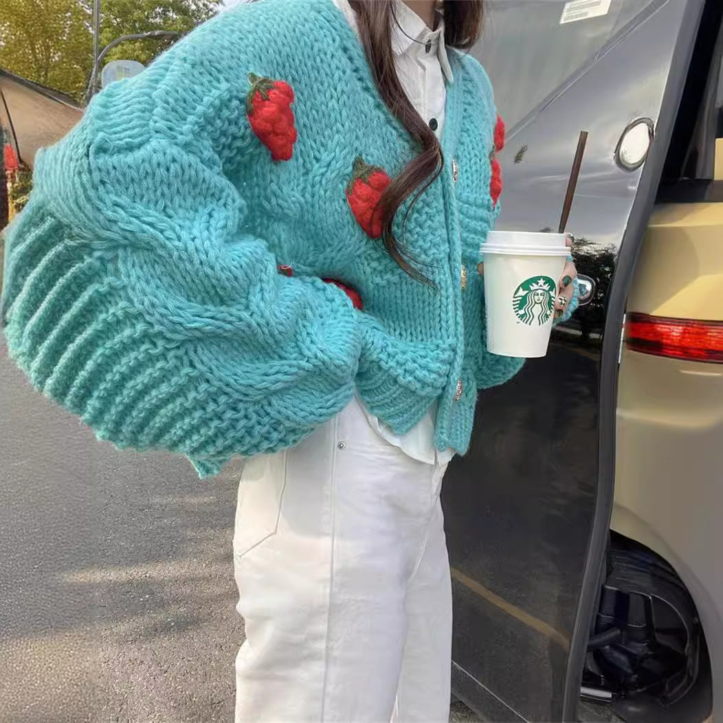 Damen Grober Strickcardigan mit Blumenstickerei und funkelnden Knöpfen Heidi-Mode