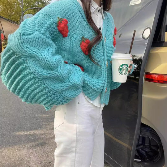 Damen Grober Strickcardigan mit Blumenstickerei und funkelnden Knöpfen Heidi-Mode