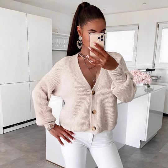 Damen Strickjacke mit voluminösen Ärmeln und hochwertigen Holzknöpfen Heidi-Mode