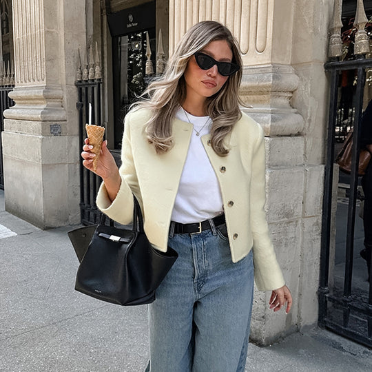 Damen Kurze Bouclé-Jacke mit eleganter Knopfleiste und lässiger Silhouette Heidi-Mode