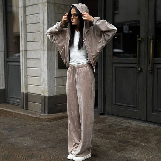 Damen sportliches Velours-Loungewear-Set mit praktischer Kapuze und elastischen Bündchen Heidi-Mode