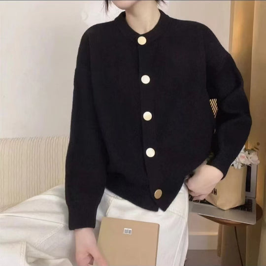 Damen Kuschelige Strickjacke mit großen Knöpfen und elegantem Design Heidi-Mode
