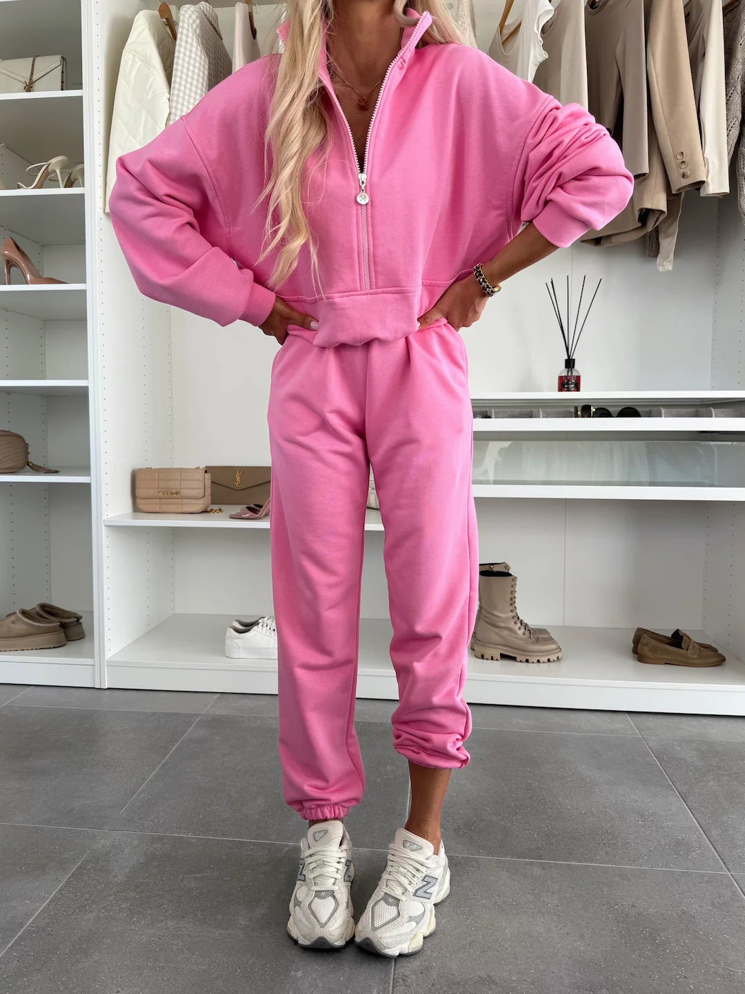 Damen gemütlicher Freizeitanzug mit hochgeschlossenem Kragen und aufgesetzten Taschen Heidi-Mode