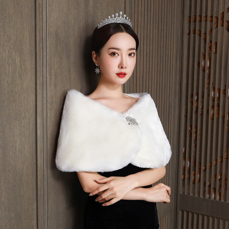 Damen eleganter und luxuriöser Umhang aus Kunstpelz Heidi-Mode