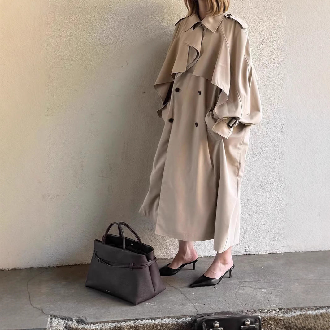 Damen Oversized Trenchcoat mit detailreichen Drapierungen und modischem Schnitt Heidi-Mode