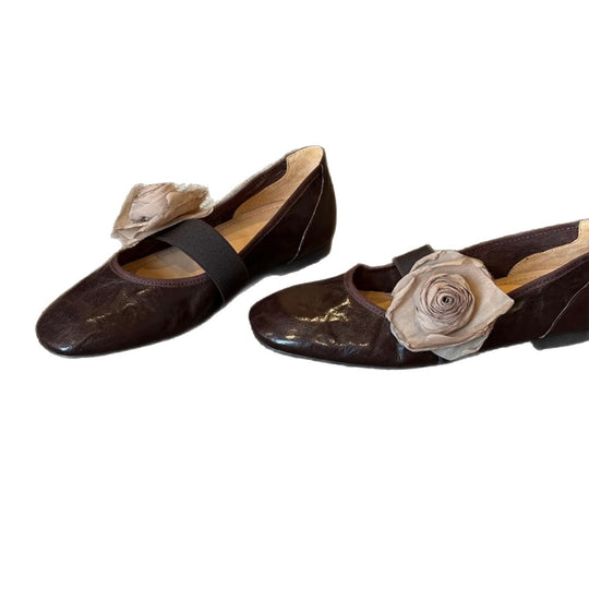 Damen Elegante Verstellbare Träger Ballerina Flachschuhe mit Floralen Akzenten Heidi-Mode