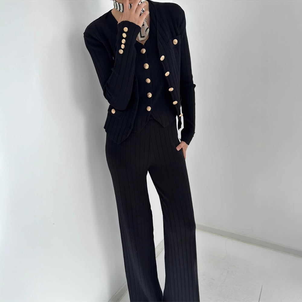 Damen elegantes gestricktes Ensemble mit Knopfdetaillierung Heidi-Mode