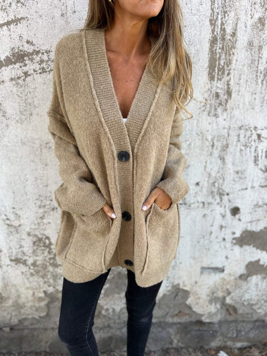 Damen kuschelige Strickjacke mit großen Taschen und Knopfdetails Heidi-Mode