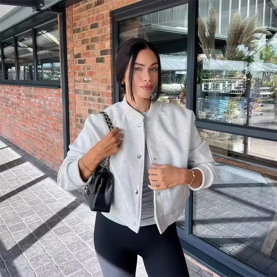 Damen Cropped Jacke mit modernem Stehkragen und Druckknopfverschluss Heidi-Mode