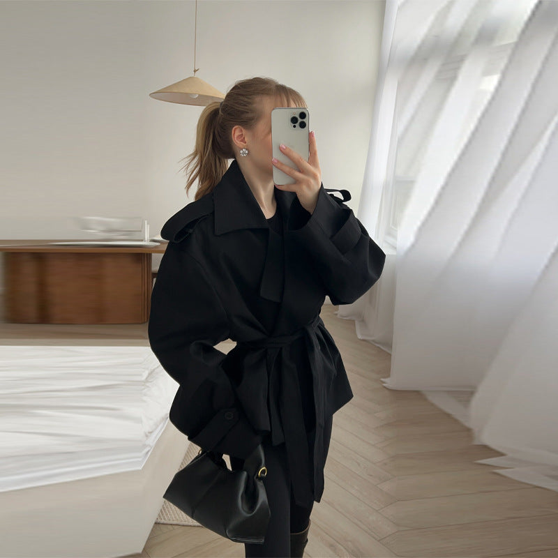Damen Modische Trenchjacke mit tailliertem Schnitt und Gürtel Heidi-Mode
